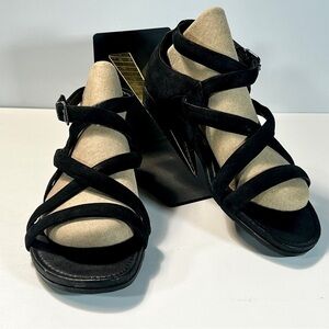 NUTURE  Black strappy flat sandals size‎ 7.5.